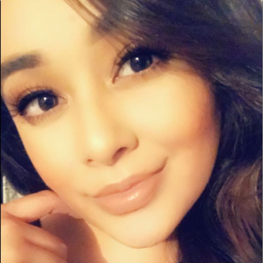 Meet your Posher, Estefania